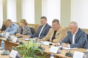 В Госсовете Крыма прошло заседание Комитета по имущественным и земельным отношениям