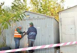 В Севастополе продолжают сносить гаражи