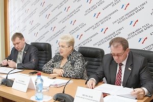 Крымский парламент учредит 10 ежегодных премий работникам социальной сферы, приуроченных к профессиональному празднику