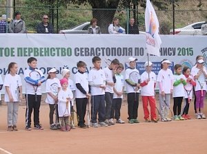 Абсолютное большинство участников открытого первенства города по теннису — севастопольцы