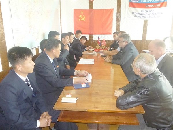 С дружеским визитом во Владивосток прибыла делегация Кимирсеновского социалистического Союза молодёжи КНДР