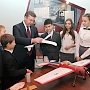 Губернатор Тверской области вручил паспорта юным гражданам региона
