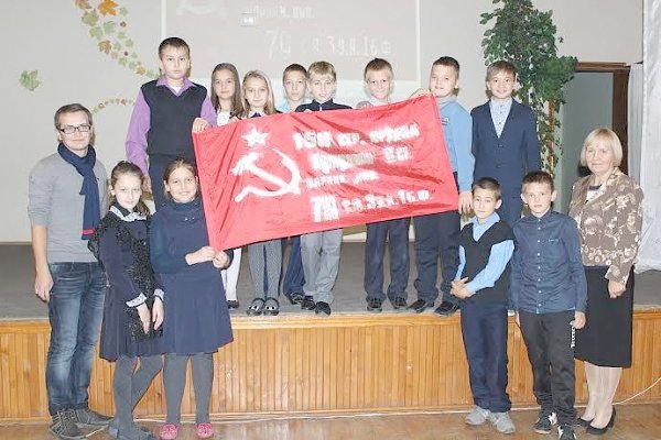 Белгородская область: Комсомольцы распроcтраняют истинный символ Победы по школам области