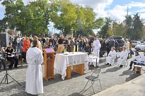 В Севастополь доставили мощи Святого Шарбеля