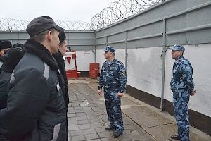 Условия содержания осужденных в Керчи проверил главный по крымским тюрьмам