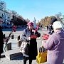 Белгородские коммунисты поздравили горожан красными гвоздиками с Днем рождения комсомола и провели социальный опрос