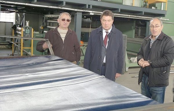 Виктор Гончаров посетил завод по производству синтетической кожи в столице Карачаево-Черкессии