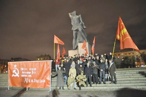 Комсомольцы Санкт-Петербурга отметили день создания ВЛКСМ