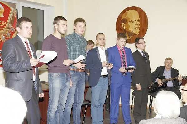 Воронежские коммунисты встретили 97-летие со Дня рождения комсомола