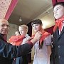 В День рождения ВЛКСМ комсомольцы и коммунисты Оренбуржья принимали детей в пионеры