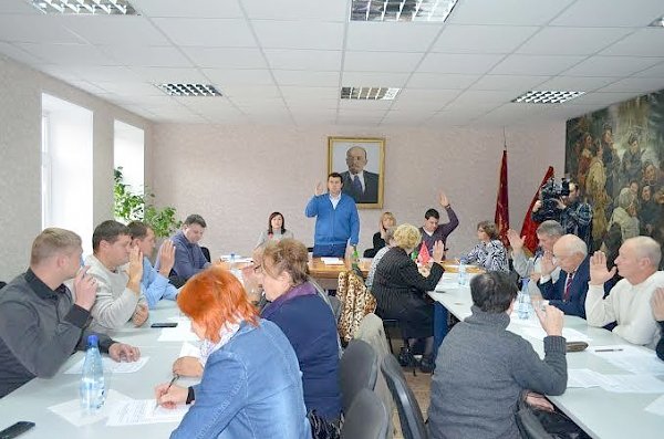 Олег Лебедев провел Пленум Тульского обкома КПРФ, на котором отмечено существенное усиление всех направлений партийной работы в течение 2015 года