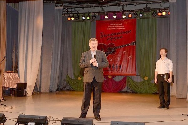 В Новосибирске прошёл V фестиваль комсомольской песни «Беспокойные сердца»