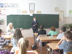 Полицейские с профилактическими лекциями посетили четыре школы Кировского района