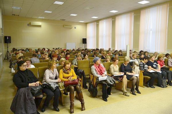 Первый секретарь Вологодского обкома КПРФ А.Н. Морозов в свой день рождения отвечал на вопросы членов профсоюза работников образования города Череповца