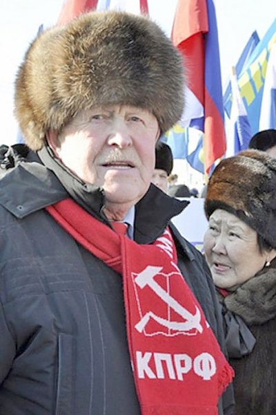 Якутские коммунисты поздравляют своего лидера В.Н. Губарева с Днем рождения