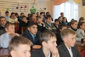 Крымские «фронтовики» поздравили с Днём народного единства детей-сирот Лозовской школы-интерната