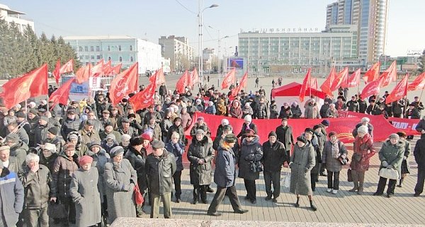 Амурская область встретила 98 годовщину Великой Октябрьской социалистической революции массовыми шествиями и митингами