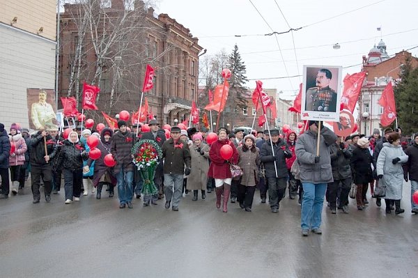 «Вперёд, к столетию Октября!». Томская область отметила 98-ю годовщину Великой Октябрьской социалистической революции