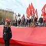 Праздник Великого Октября сталинградские коммунисты отметили шествием по центральным улицам Волгограда