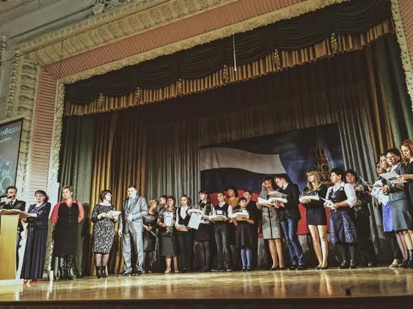Челябинские депутаты-коммунисты наградили учеников - призёров конкурса «Наши деды ковали Победу»