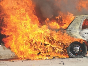 В крымской столице после аварии загорелась машина