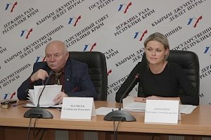 В крымском парламенте прошло заседание Комитета по имущественным и земельным отношениям
