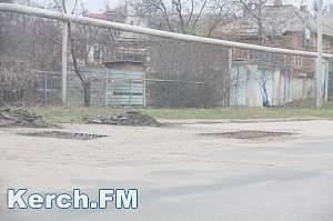 В Керчи ремонтируют дорогу к кладбищу в Аршинцево