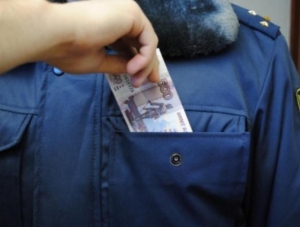 В Севастополе за взятку оштрафован московский инспектор ДПС