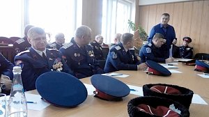 В Севастополе прошла встреча атаманов реестровых и общественных казачьих организаций с казачьим депутатом Госдумы Виктором Водолацким