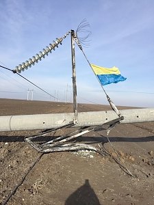 Повреждение опор ЛЭП в Херсонской области не повлияло на поставки электроэнергии в Крым – минтопэнерго Крыма