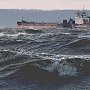 Работа Керченской переправы остановлена из-за сильного ветра в проливе