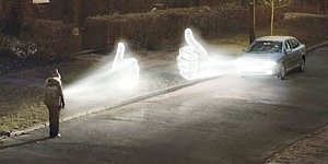 МЧС России по г. Севастополю совместно с Госавтоинспекцией просят пешеходов в тёмное время суток носить светоотражающие элементы на одежде