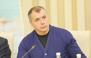 Владимир Константинов призвал руководителей крымских предприятий, не занятых в производстве товаров первой необходимости, направить сотрудников в недельные отпуска