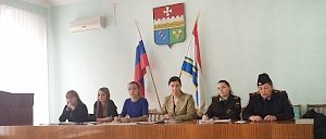 В канун Дня правовой помощи детям сотрудники полиции встретились с опекунами, попечителями и приемными родителями