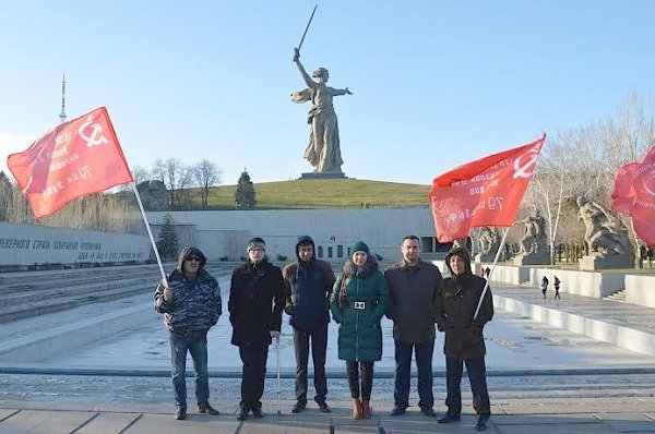 Делегация из Калмыкии приняла участие в форуме молодых коммунистов в Волгограде