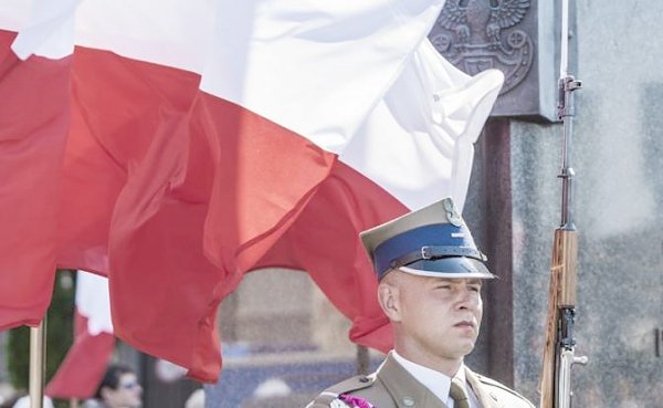 Дикая традиция Варшавы. Зачем поляки продолжают сражаться с Красной Армией?