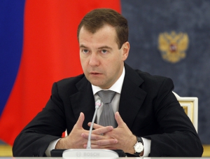 Медведев: все службы стараются быстрее вернуть Крым к нормальной жизни