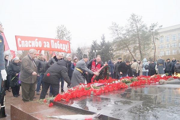Сталинградские коммунисты отдали дань памяти безымянным воинам