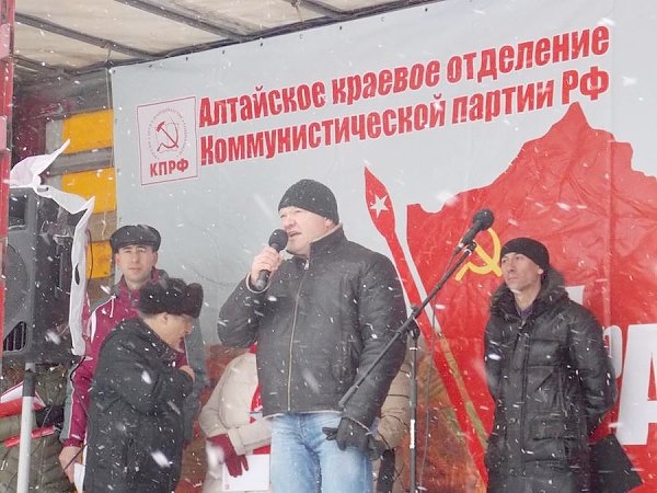 Митинг солидарности с дальнобойщиками в Барнауле потребовал отставки правительства
