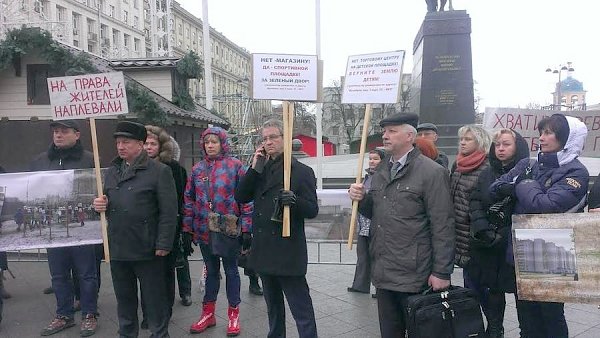 «Собянин, услышь москвичей!» Встреча депутатов-коммунистов с жителями Жулебино