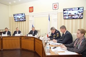 Константин Бахарев: Несмотря на снижение количества обращений граждан на «горячие линии», депутаты продолжают работу в регионах по оказанию нуждающимся конкретной адресной помощи