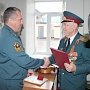 Крымские спасатели поздравили ветерана пожарной охраны с юбилеем