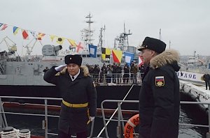 В Севастополе подняли Андреевские флаги на новых ракетных кораблях «Серпухов» и «Зеленый Дол»