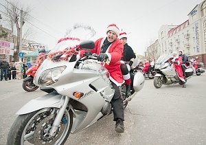 Санта Клаус отдыхает, на арене Дед Мороз!