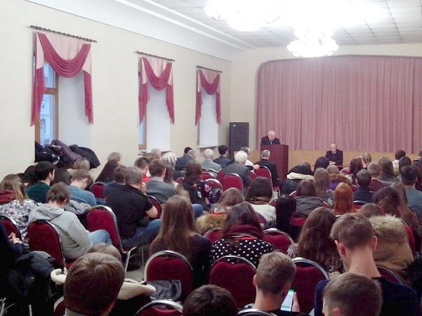 Навстречу молодёжи. Комсомольцы и коммунисты Владивостока провели ряд просветительских встреч со студентами вузов