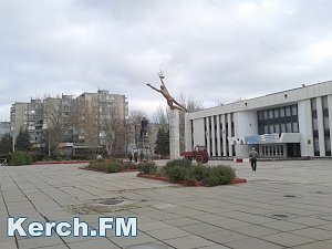 В Керчи в Аршинцево собирают новогоднюю елку