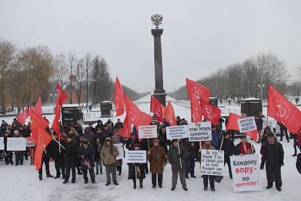 В Брянске прошли совместные акции протеста коммунистов, дальнобойщиков и индивидуальных предпринимателей Центрального рынка