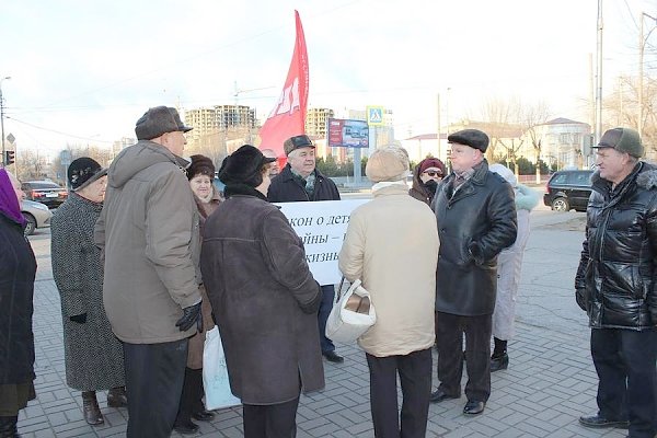 Сталинградские коммунисты потребовали от Госдумы принять закон «О детях войны»