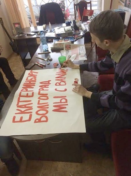 Комсомол Красноярска провёл два одиночных пикета в поддержку законопроекта КПРФ о "Детях войны"