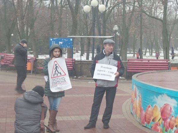 Дальнобойщики в Белгороде продолжают бороться за отмену системы тройного налогообложения "Платон"
